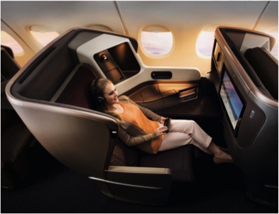 Frau in BusinessClass der Singapore Airlines